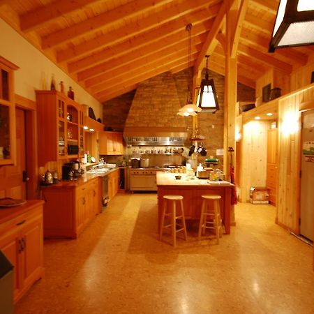 Bear Claw Lodge Kispiox Екстер'єр фото